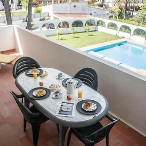Casa de Férias 2 Bedroom In With Balcony, Pool And Wi-fi By Centralgarve, Quarteira